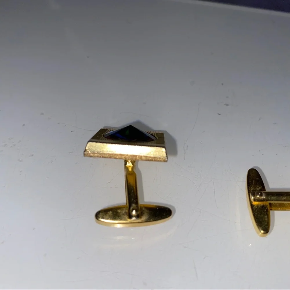 Kaleidoscope stone in gold toned‎ case cuff links
